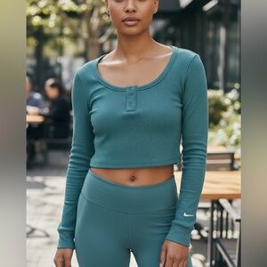 NWT NIKE Women's Long-Sleeve Crop Top GYM TENNIS DANCE RUN SIZE L